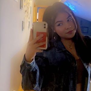 Meet your Posher, Crystal